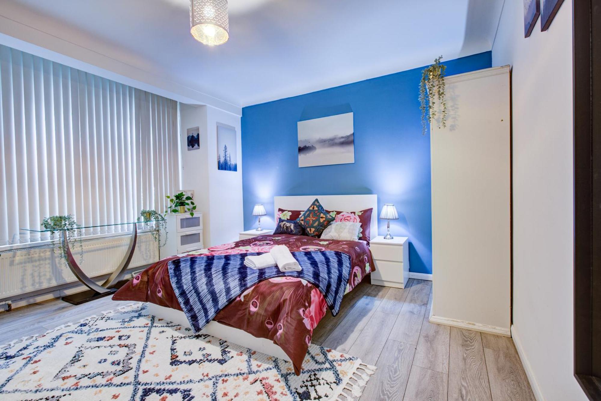 Lovely 2- Bedroom In * Londra